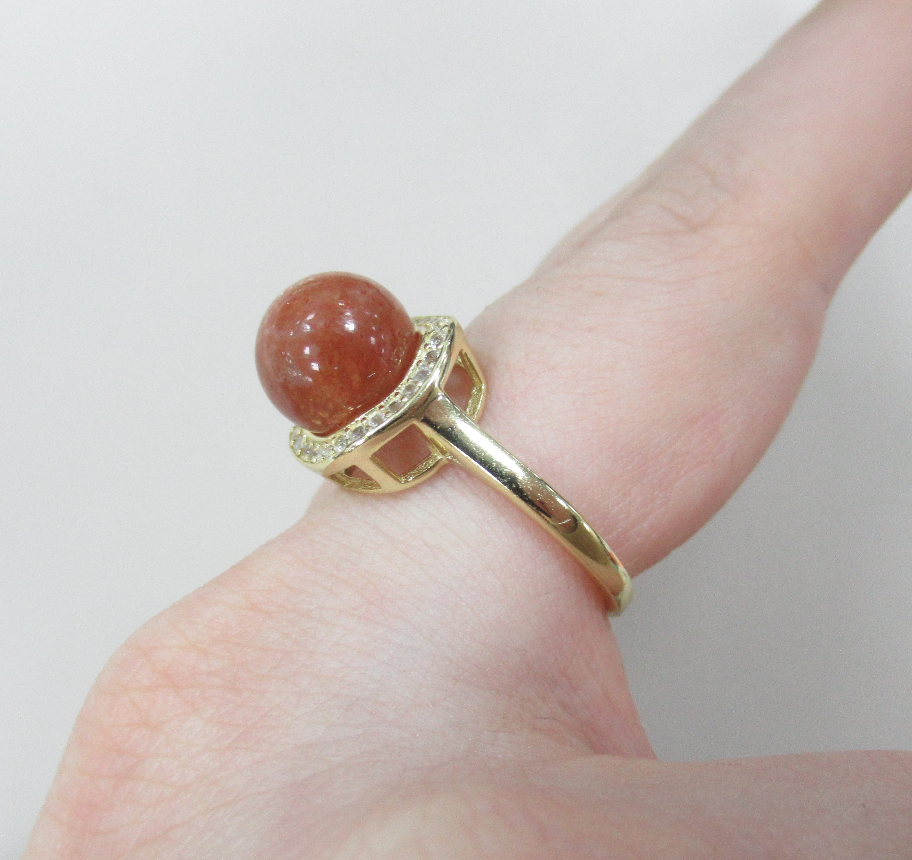 Серебряное кольцо с солнечным камнем